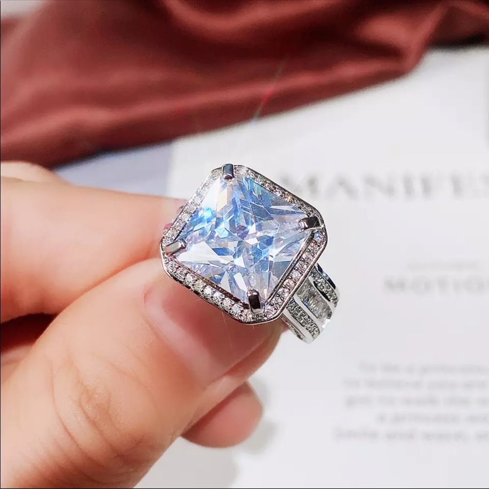 🌟Luxurious Sterling Silver Ring with Large Square Cubic Zirconia